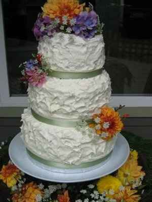 wedding cake minus that thick layer of effing sugar