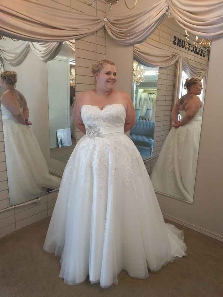 Has any used cocomelody for their wedding dress