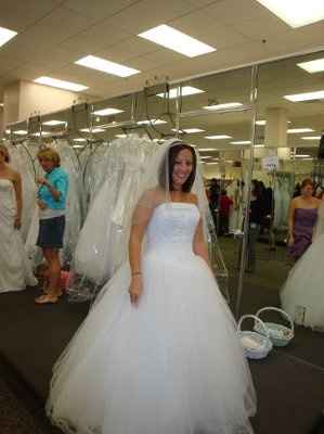 I BOUGHT MY DRESS!!!!  (lots of pics!!!!)