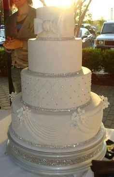 Cake vs Cupcakes