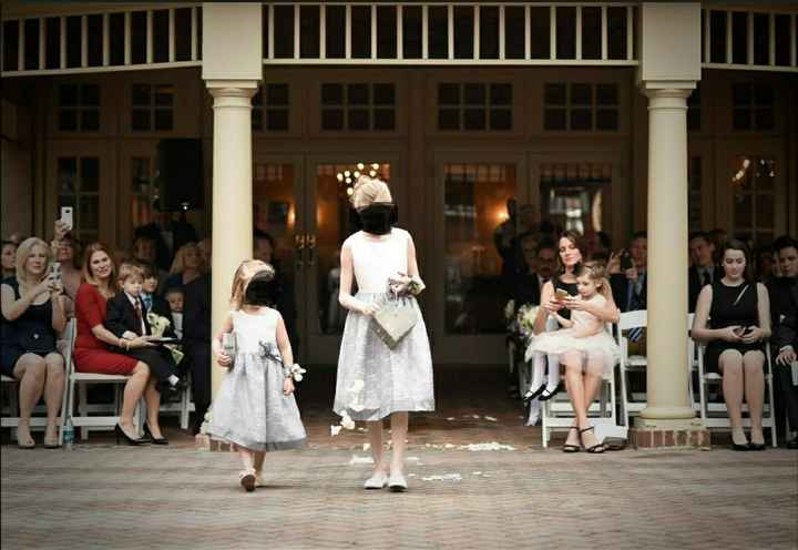 Coordinating flower girl dresses.