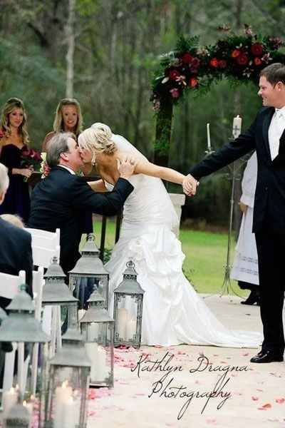 Show me your must-have wedding pictures! :)