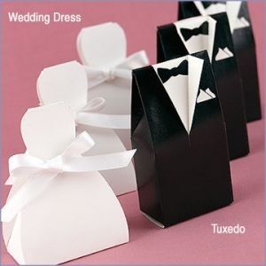 Can you show me your guests candy bar bags or containers
