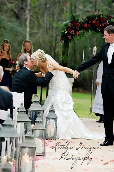 Show me your must-have wedding pictures! :)
