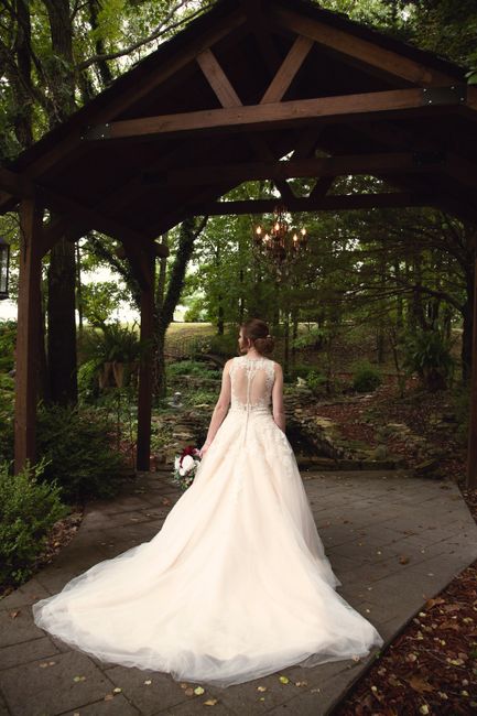 Does your wedding dress have a train? - 1
