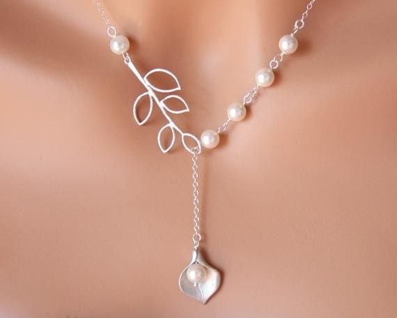 Poll: Necklace or no necklace. Dress pic included.