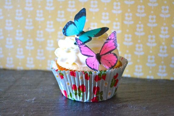 Decorating cupcakes with straws and butterflies?