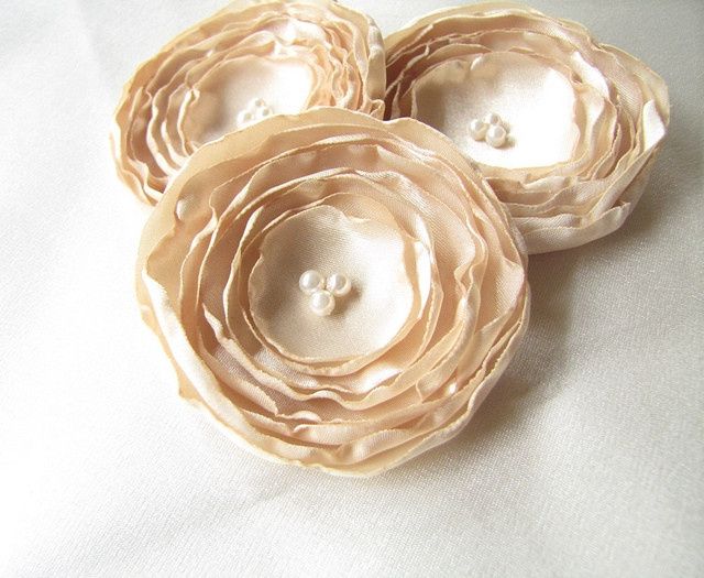 making flowers :}