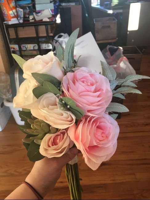  Bridesmaids bouquets - 1
