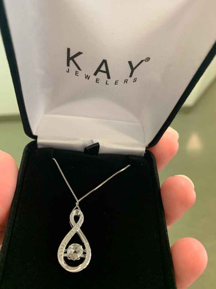 May i see your jewelry sets? - 1