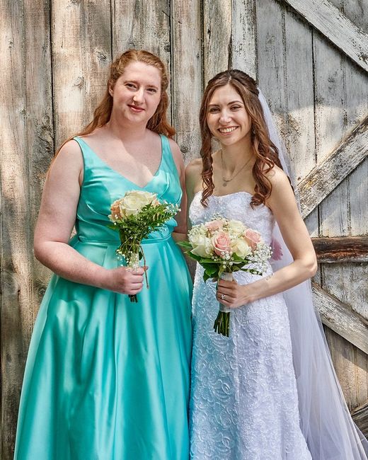 Do You Hold Bouquet in All Photos? - 3