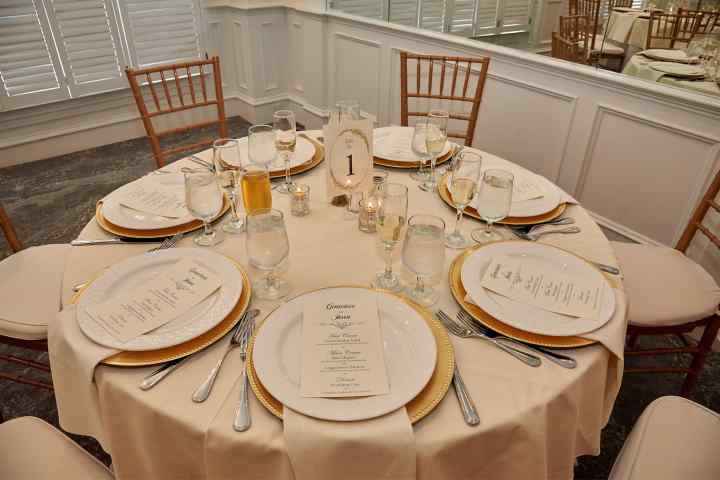 Decor Duels: Minimalist or 'More is More'? - 2