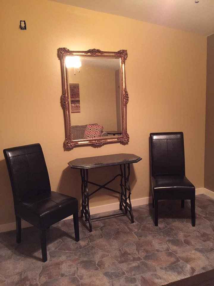 Where should the Groom/Groomsman get ready??? HELP!!