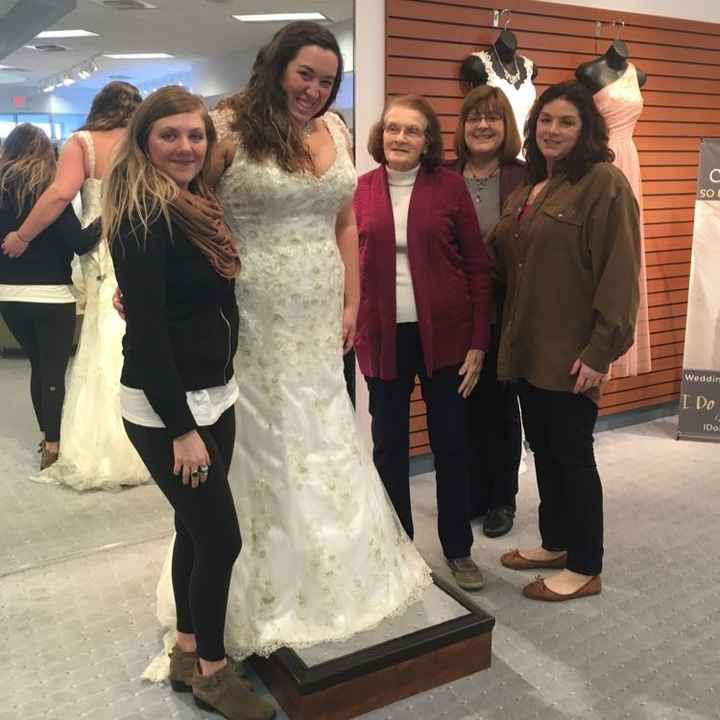 I officially said yes to the dress today!!