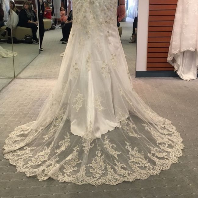 I officially said yes to the dress today!!