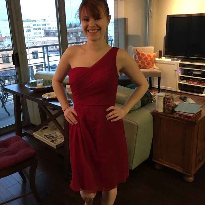 Should the groom wear a white shirt?