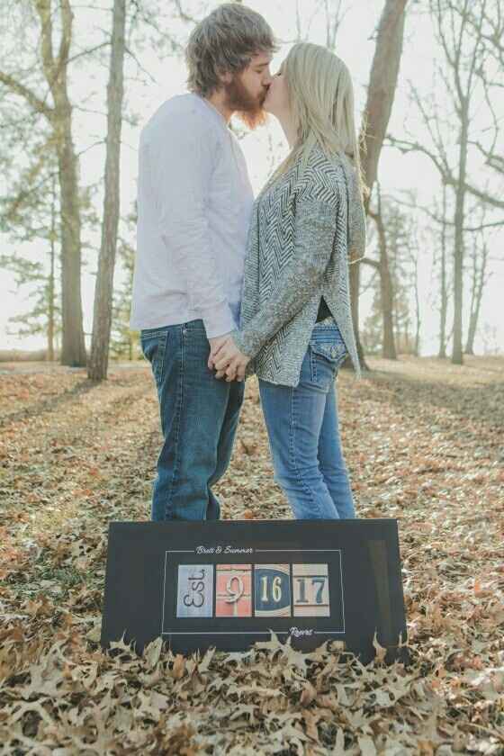 Engagement photo outfits