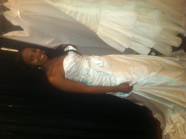 I don't love my dress =/