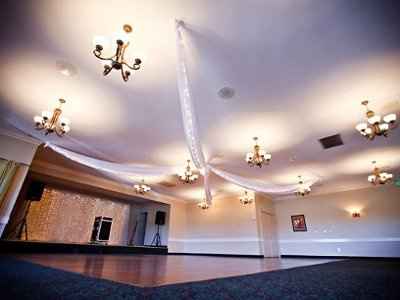 Help!  The curtains and carpet are hideous!
