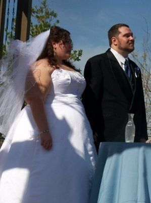 I finally have internet!! And wedding pics!