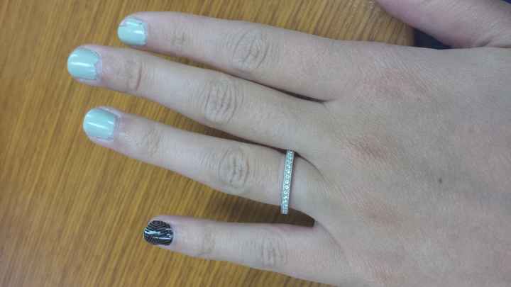 Is anyone with a single stone engagement ring getting a slim wedding band?