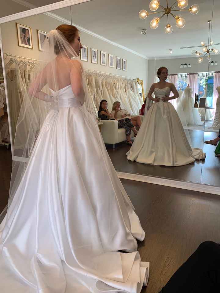 Short Brides! Let’s see your dress 🥰 - 1