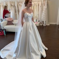 Short Brides! Let’s see your dress 🥰 - 2