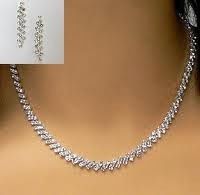 Poll: Necklace or no necklace. Dress pic included.