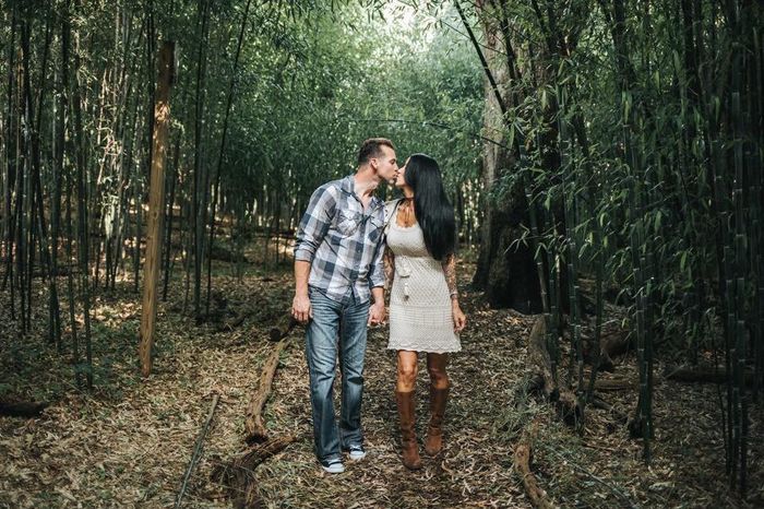 Drop an Engagement Pic with your Date & venue location 7