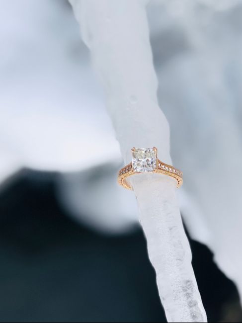 Show off your solitaire ring! 💎 8