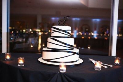 Wedding cakes* I wanna see pics!