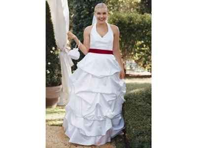 What does your dress look like? Post pics or give style number. I want to know what the trend is!