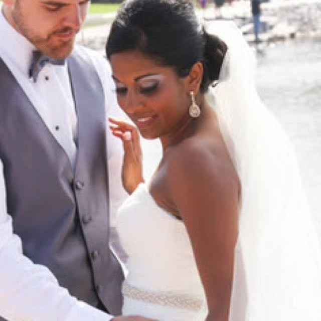 Wedding dress accessory help!