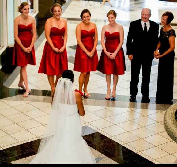 Did you include the wedding party in your first look?