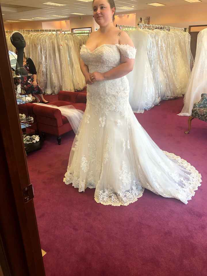 i found my dress! But I’m stuck on bouquets.... - 3