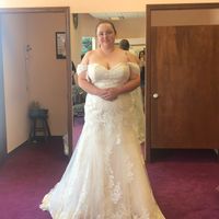 i found my dress! But I’m stuck on bouquets.... - 2