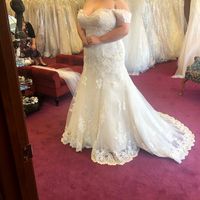 i found my dress! But I’m stuck on bouquets.... - 3