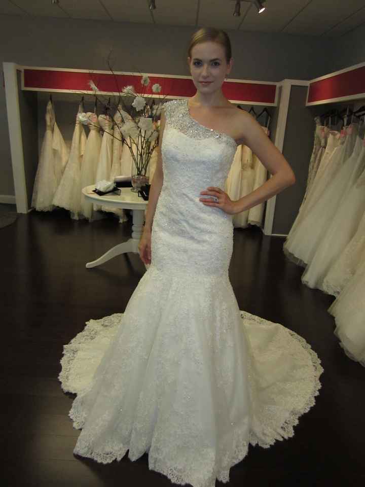 The girl said it's an Allure, but idk if it is. Please help me ID this dress? :)