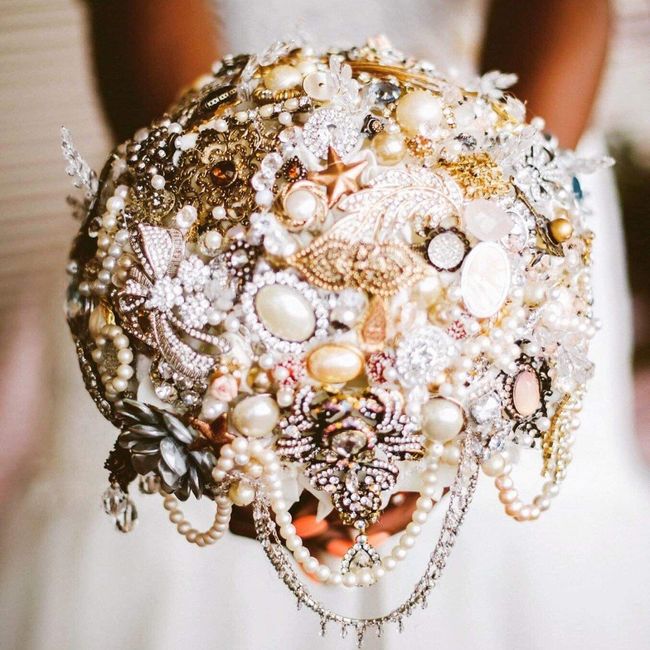 Brooch bouquet
