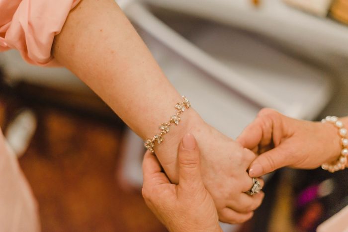 Are you a diamond or pearl jewelry bride? 9