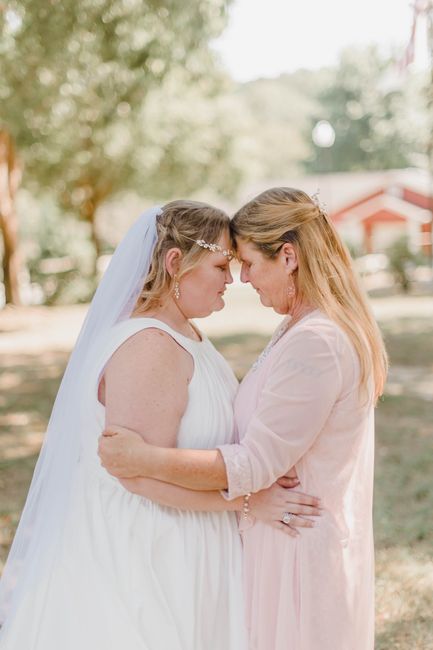 Show Me Photos: Brides and their Moms at the Wedding 12