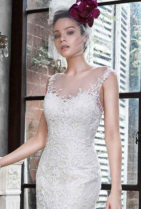Wedding dress to cover the chest