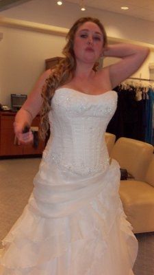 POST pics of your dress, your flowers, your man,  friend lighting cig of a tiki torch & your boobs!