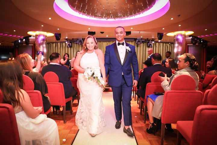 Is it normal to sometimes hate my wedding dress? 1