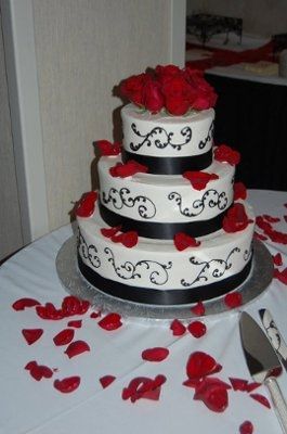 I'm back and I'm married (now the pictures work)