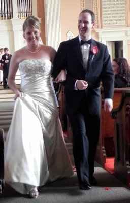 I'm back and I'm married (now the pictures work)