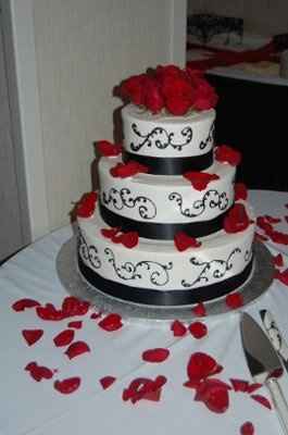 I'm back and I'm married (now the pictures work)