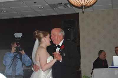 I'm back and I'm married (now the pictures work)