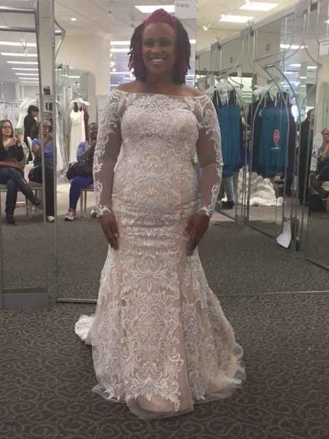 Ok, I can haz wedding now. I found a dress (pics)...