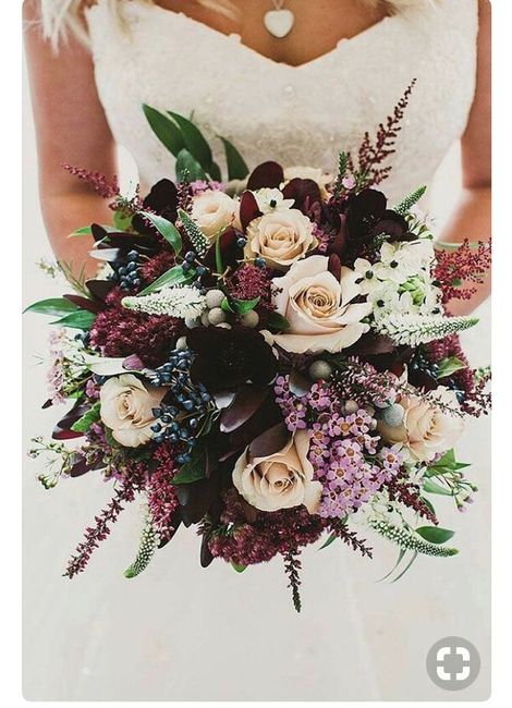 What kind of flowers with my nude & silver dress? 2